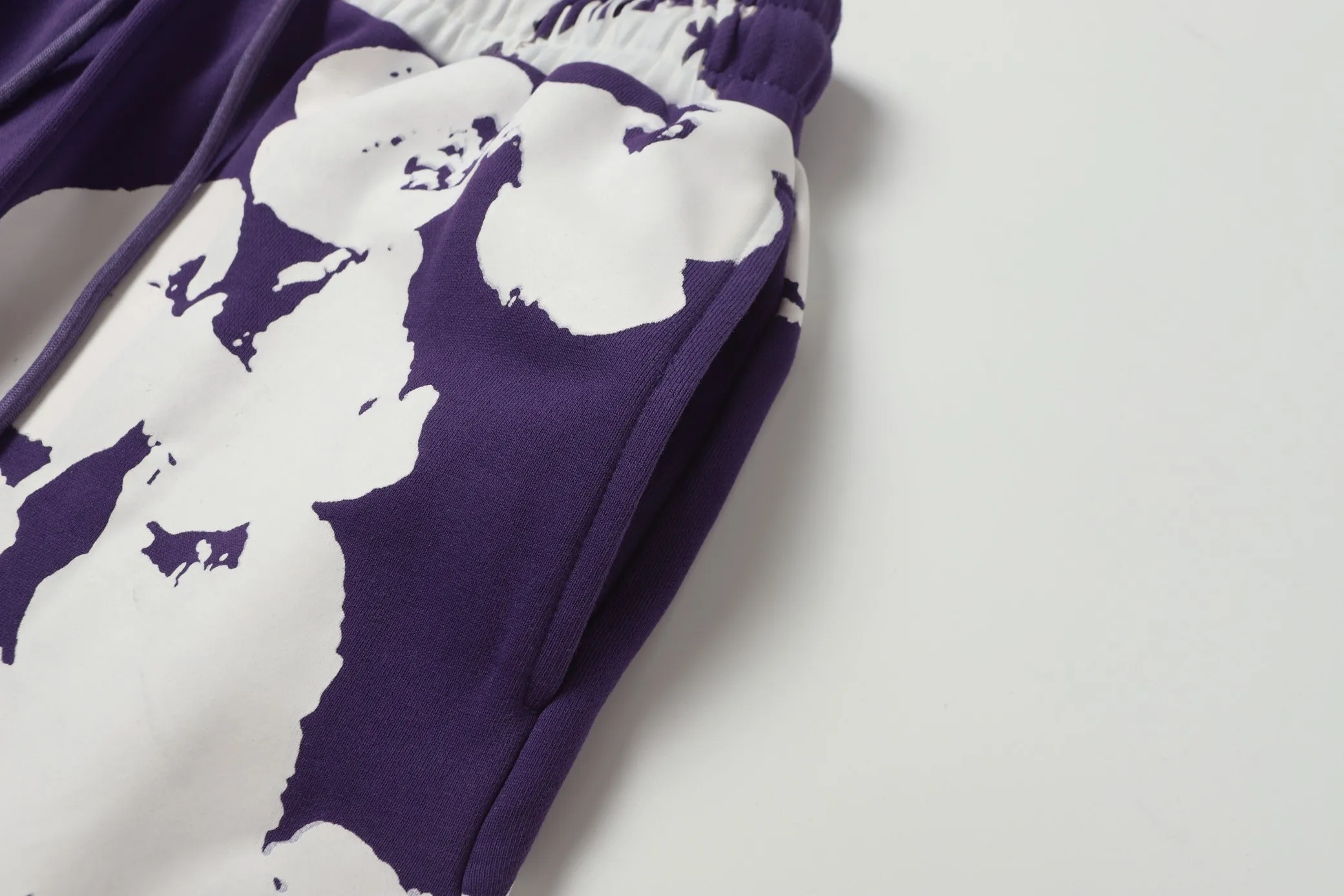 8002# DENIM TEARS Kapok European and American trendy brand high-quality printed hooded sweatshirt set. Terry fabric weighs 380 grams. Threads are customized and dyed in the same color. Color Black Gray Purple Size S-XL